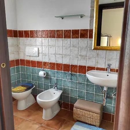 STELLA DORADA VACANZE 4 POSTI LETTO con clima, parcheggio, bagno privato in ogni camera Castiadas