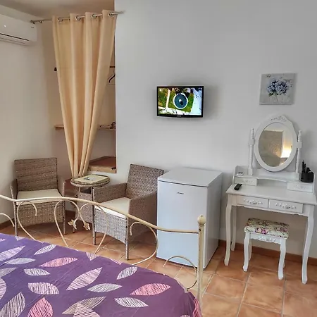 STELLA DORADA VACANZE 4 POSTI LETTO con clima, parcheggio, bagno privato in ogni camera Appartamento