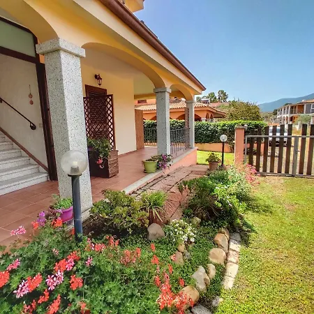 Appartamento STELLA DORADA VACANZE 4 POSTI LETTO con clima, parcheggio, bagno privato in ogni camera Castiadas