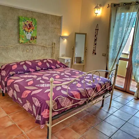 STELLA DORADA VACANZE 4 POSTI LETTO con clima, parcheggio, bagno privato in ogni camera Appartamento Castiadas