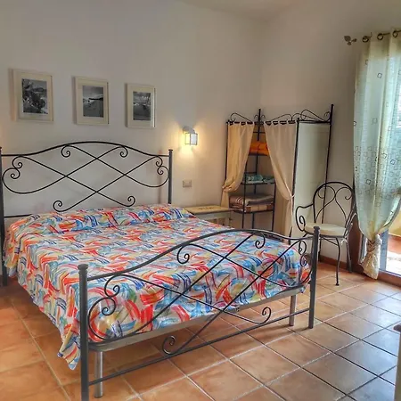 STELLA DORADA VACANZE 4 POSTI LETTO con clima, parcheggio, bagno privato in ogni camera Appartamento Castiadas