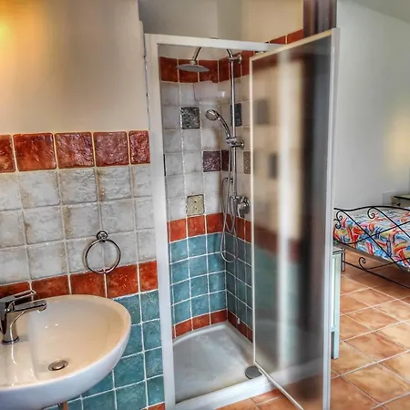 STELLA DORADA VACANZE 4 POSTI LETTO con clima, parcheggio, bagno privato in ogni camera Castiadas